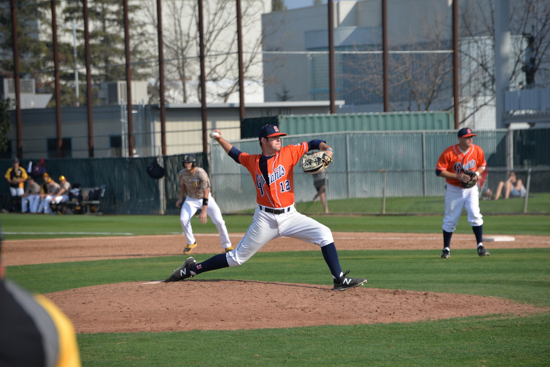 Giants struggle against first place Merced