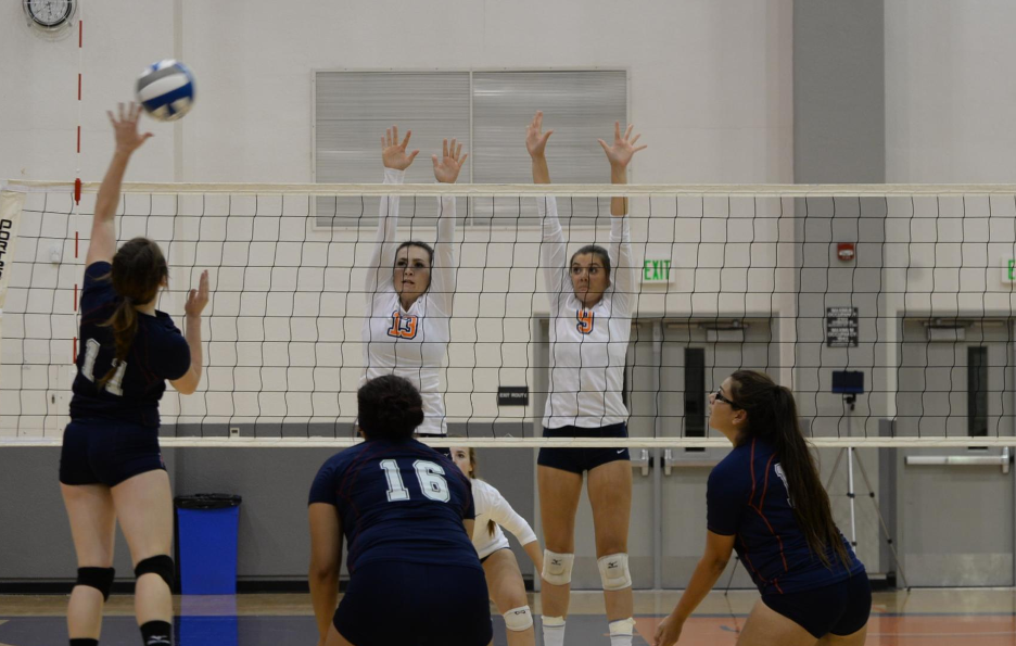 Volleyball stays perfect in conference play