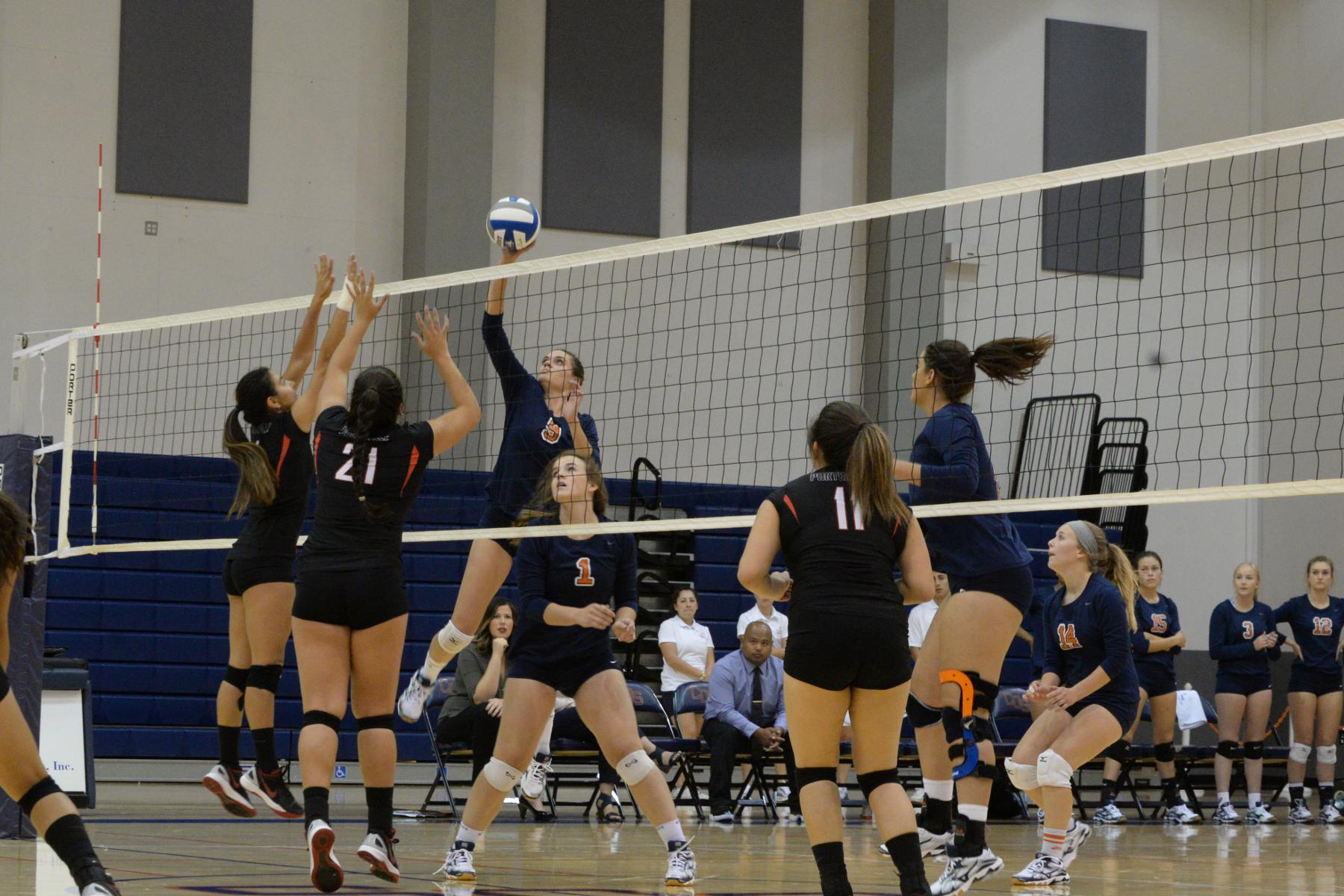 Volleyball improves to 5-0 in conference