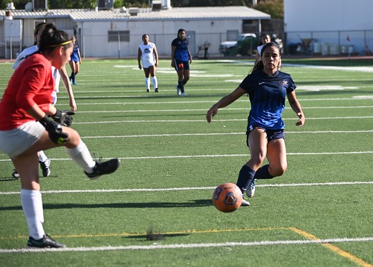 Women's soccer looks to extend winning streak