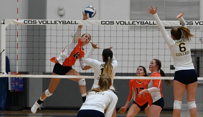 Giants go 1-1 to open conference volleyball schedule