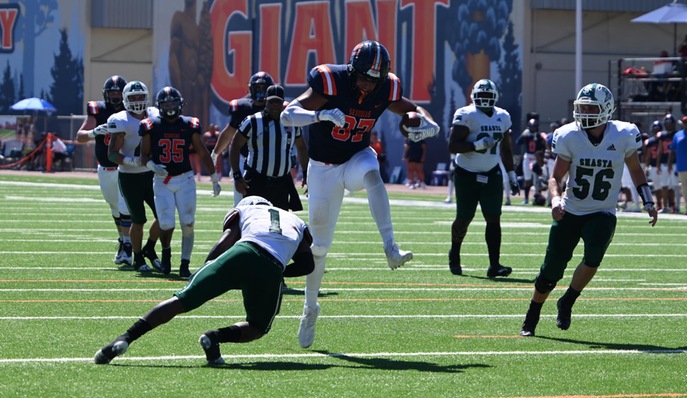 Giants football hosts Reedley in pursuit of bowl eligibility