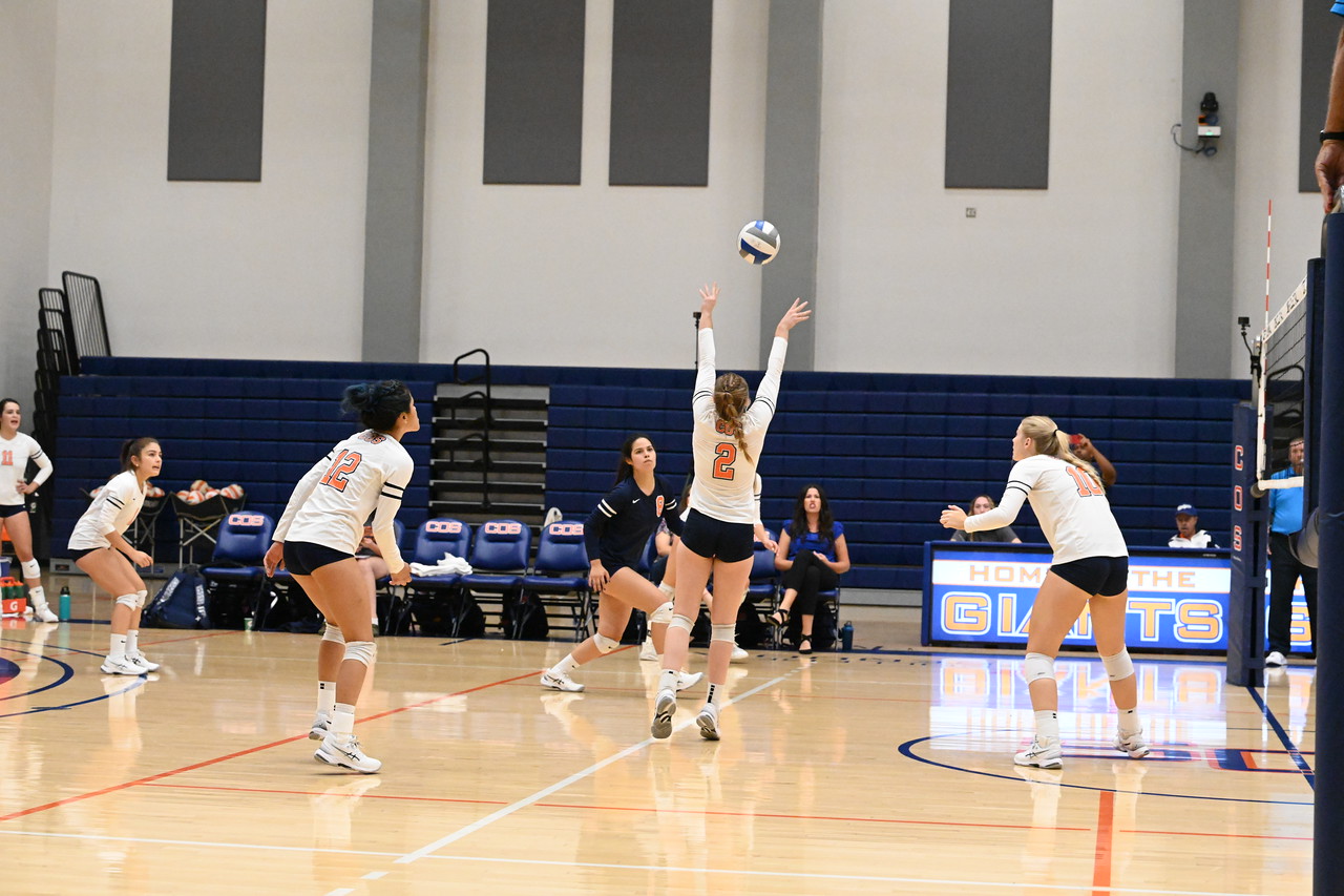 Brooke Hatch sets a ball vs. Merced. (Photo by Norma Foster)